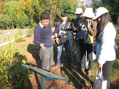 昆明植物园孙卫邦老师指导实习.jpg